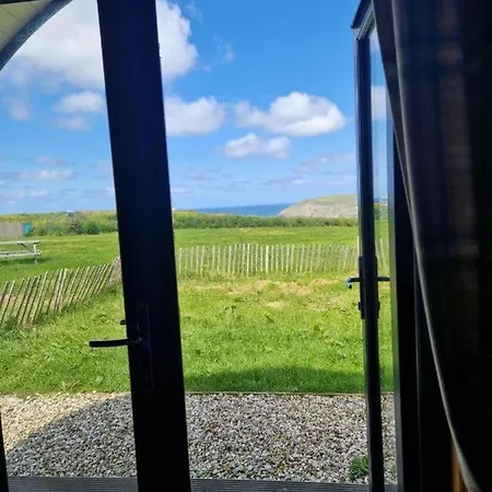 Travellers Rest Glamping Pods & Shepherds Hut * New Quay