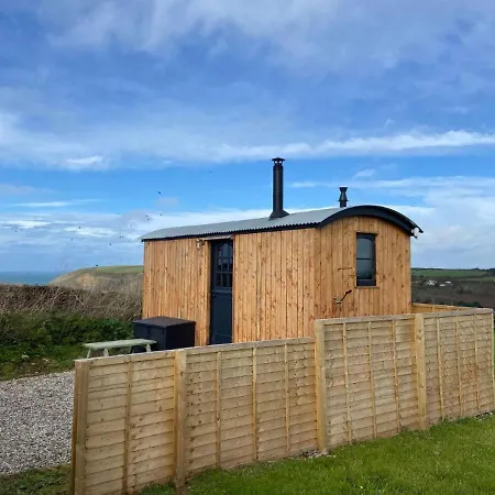 Travellers Rest Glamping Pods & Shepherds Hut Apartmanhotel *